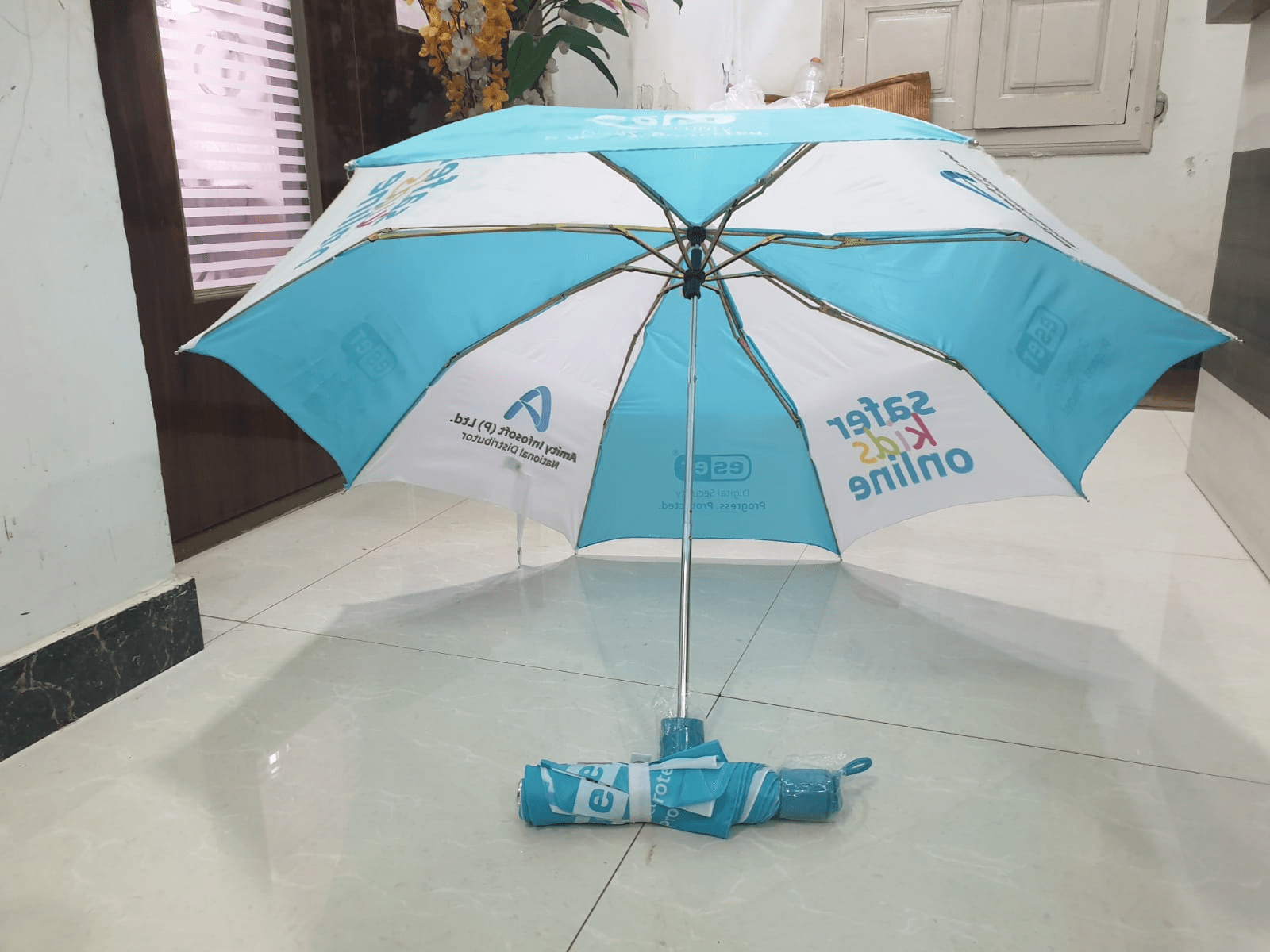 Blue and White Polyester 2 Fold Umbrella 62.2 cm- jmd